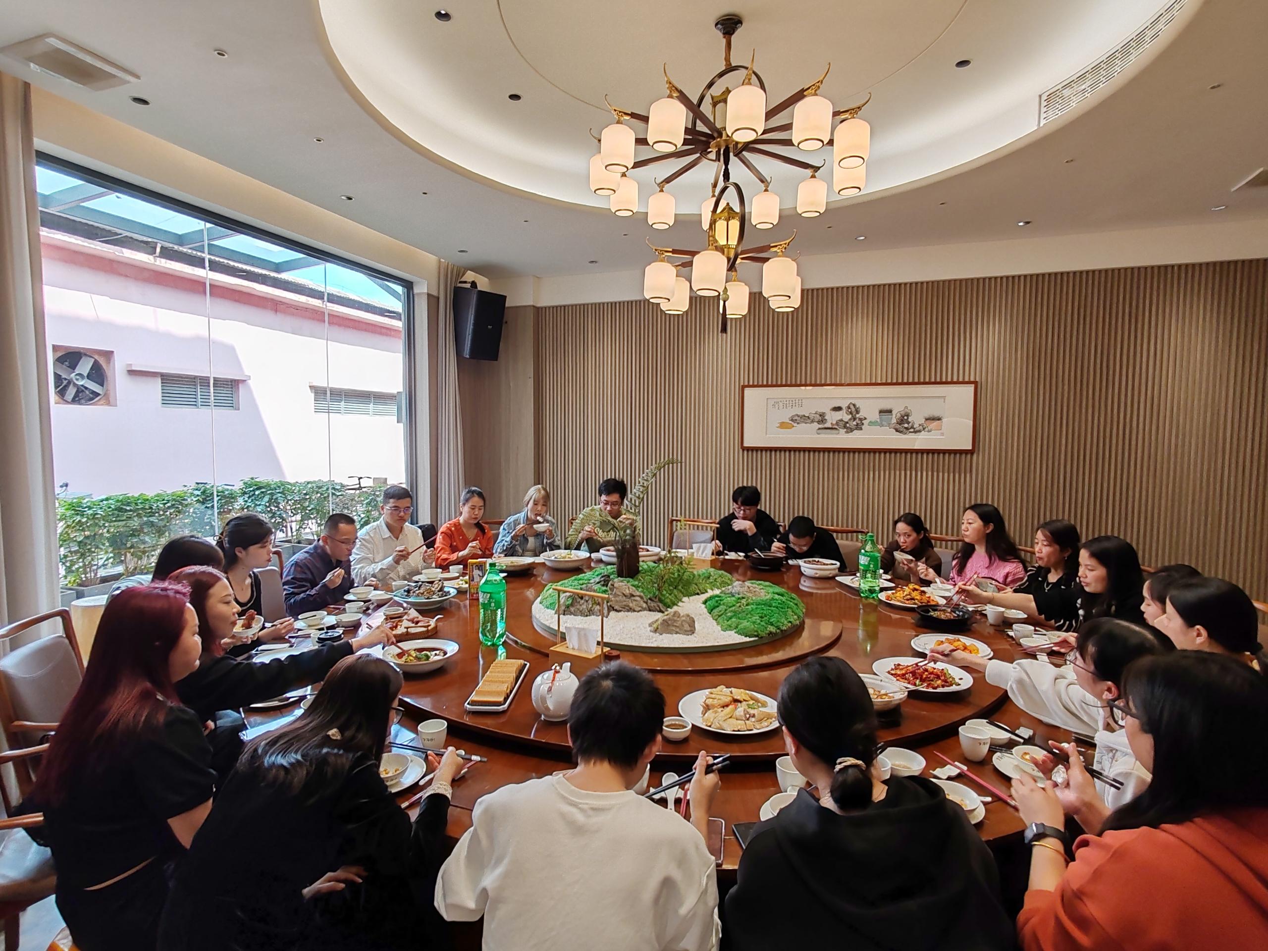 2024年会聚餐-3.jpg